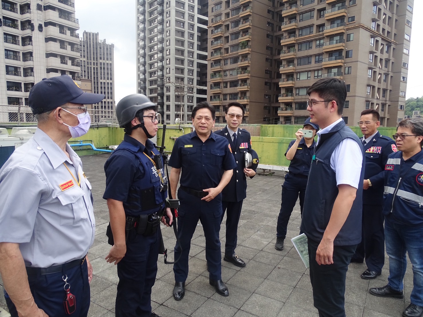 文山第一分局結合民力強化「2025城鎮韌性防空演習」新版警政APP成亮點 - 