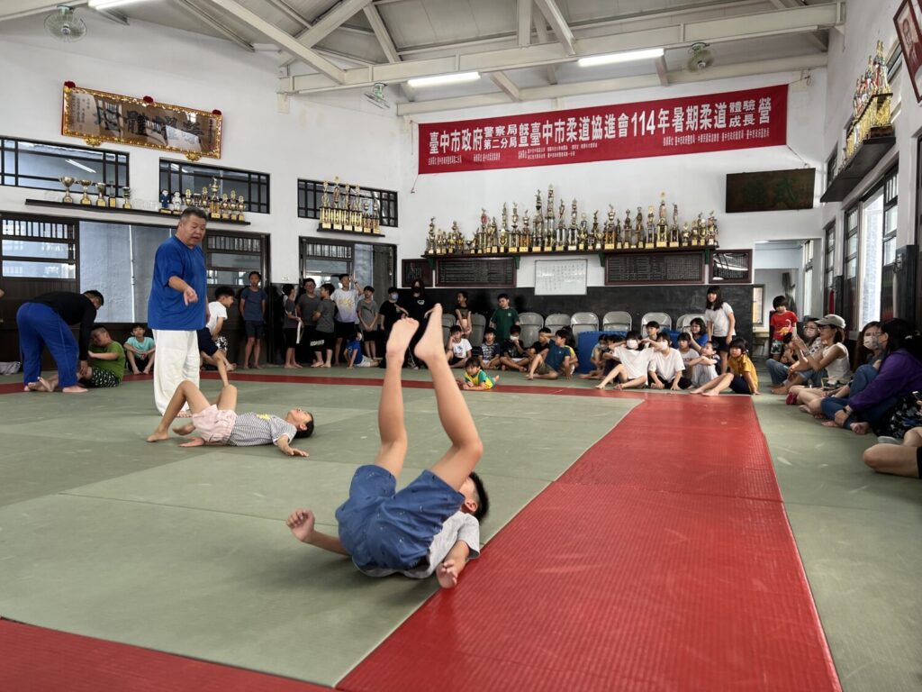 摔開詐騙與毒品！  「警民攜手柔道體驗營」培育青少年正向力 - https://www.watchmedia01.com