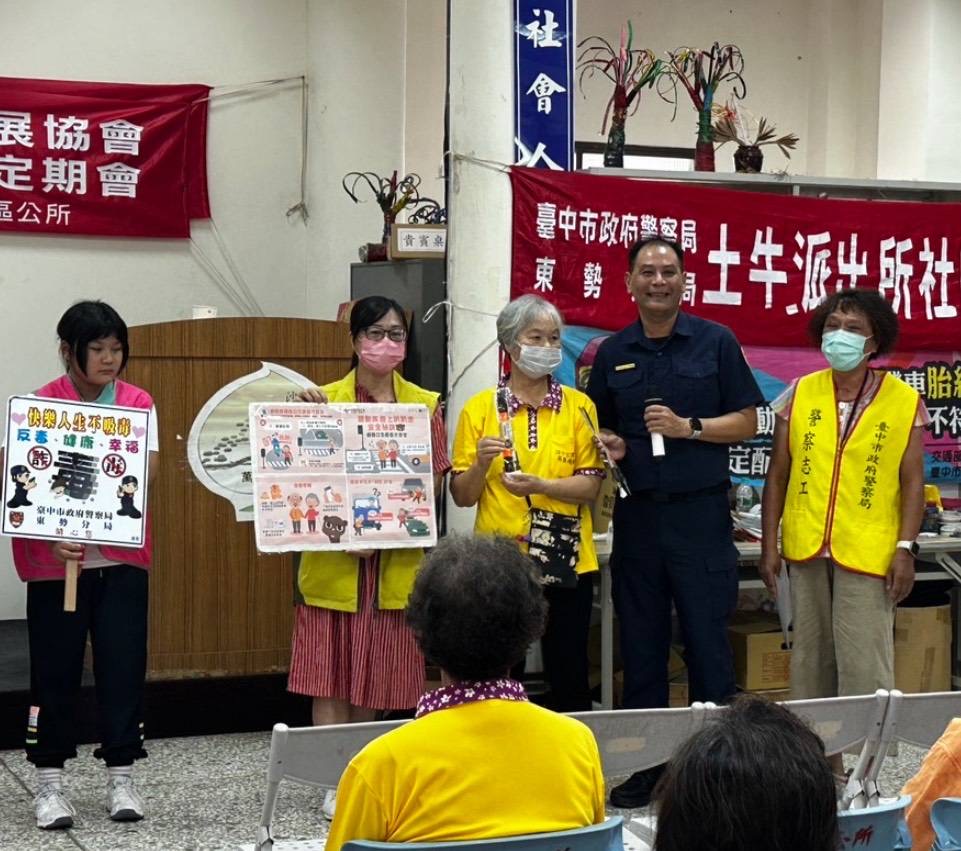 東勢警實地「宣導長者步行要訣」！ 交通知識不漏接 - https://www.watchmedia01.com
