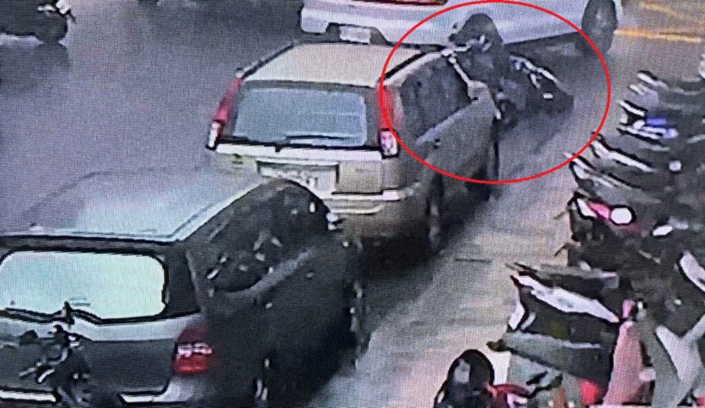 車毀線裸怒火中燒！ 警靠「一動作」揪出撞人保時捷 - https://www.watchmedia01.com
