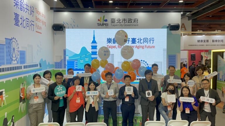 「鄰近健康」今年再度榮耀參展為期2天(8日至10日)第二屆高齡健康產業博覽會，與台北市政府主題館聯合展出，展現品牌在智慧高齡照護領域的創新實力。(圖／鄰近健康)