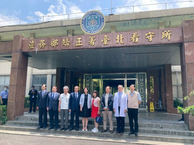 立法院社福及衛環委員會今天考察法務部矯正署台北看守所收容比及病舍、門診情形現況。(圖/張啓楷國會辦公室)