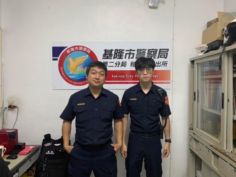 基隆市警察局第二分局和一路派出所警員許文明、呂佳駿（左至右）。(圖/記者薛秀蓮 翻攝)