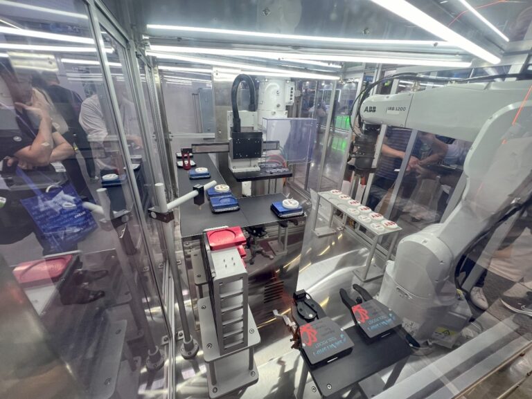 亞太自動化市場年增 9.2%巨緯科技推「可學習型智慧產線架構」首度亮相 2025 台北自動化展。(圖/巨緯科技提供)