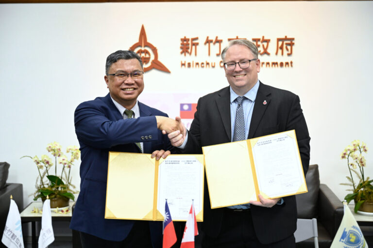 教育處攜手UIA聯邦國際學院簽署臺加雙聯MOU，打造全球學習新模式!(圖/UIA 聯邦國際教育學院提供)