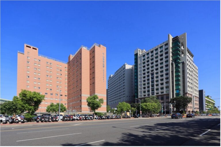 中山醫學大學及附設醫院成為中部高端醫療重要區域。(圖/國泰蒔萃提供)