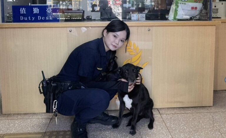 萬華分局西園所巡邏員警朱婉萍獲報後立即趕赴現場。（記者 趙靜姸翻攝）