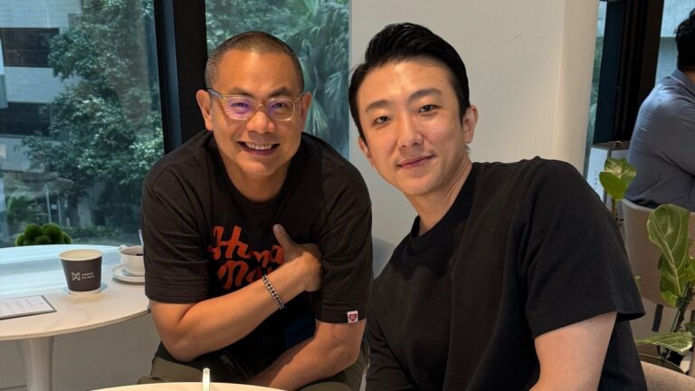 國際名廚江振誠(左)跟藝人懷秋(右)重視健康,日前特別去醫願診所做「健檢」。(圖/醫願診所 提供)