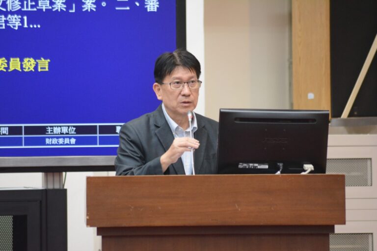 林思銘委員於財政委員會中發言，強調修法對全民經濟與生活的重要性，並表達守住立法第一線的決心。（圖/林思銘委員辦公室提供）