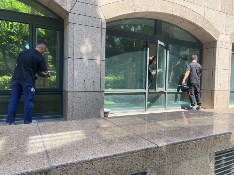 德光國際人員快速且專業清潔企業與住家服務，包括辦公室、住家、社區大樓或特殊場域，規劃出最符合效益的清潔方案。(記者翻攝)