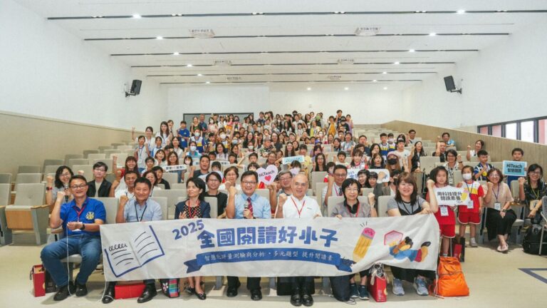 全國閱讀好小子競賽活動頒獎典禮，學生、家長、老師超過200位，場面浩大。(圖/全球醍摩豆智慧教育研究院 提供)