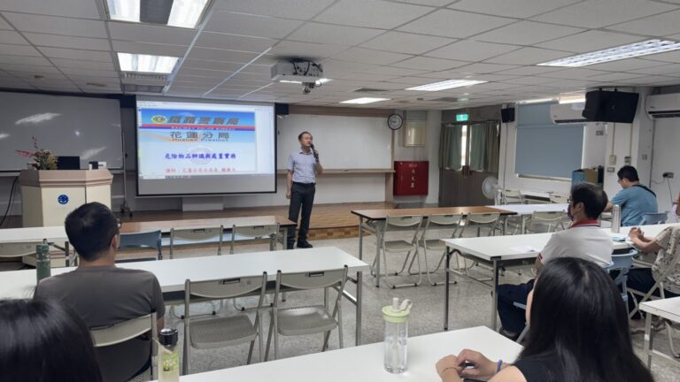 分局長賴祿元親授課程。(記者李健興翻攝)