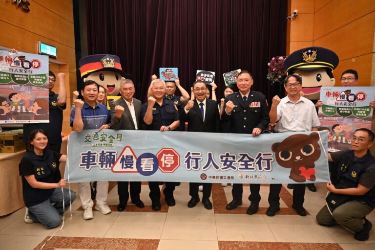 會後合影。(記者李健興翻攝)