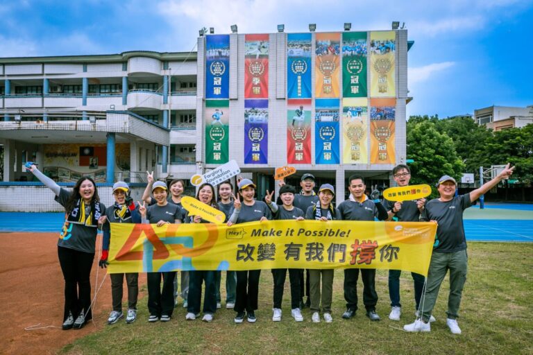 遠雄志工前往桃園龜山國小，進行公益修繕。(圖/遠雄文教公益基金會提供)