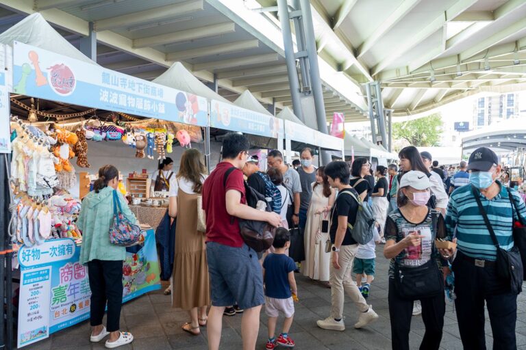 2024商圈嘉年華現場人潮絡繹不絕。(圖/臺北市商業處 提供)