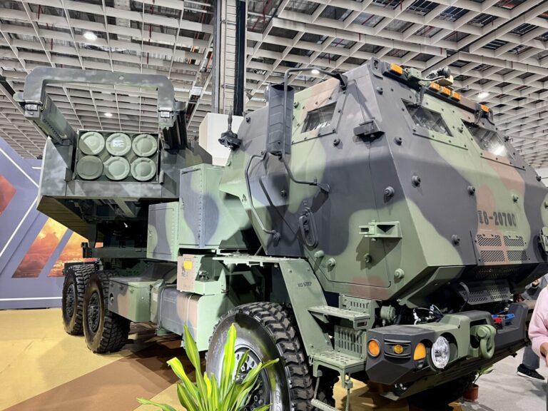 「聯合作戰武器裝備展區」打造聯合防空、聯合截擊及聯合國土防衛之聯合作戰場景。(圖為)海馬士多管火箭發射系統。(記者/司徒 攝)