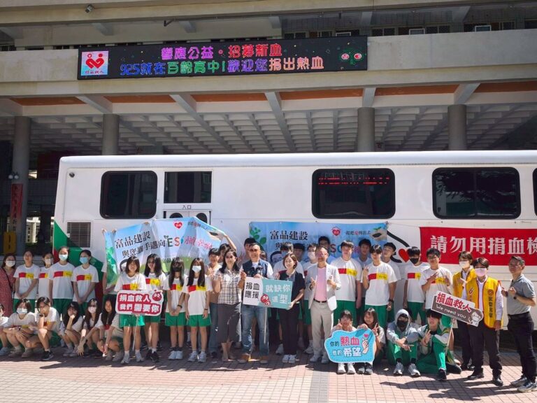 義信里里長許立丕與富品建設等企業合作舉辦捐血活動,現場捐血踴躍,展現社區公益精神。(許立丕提供)