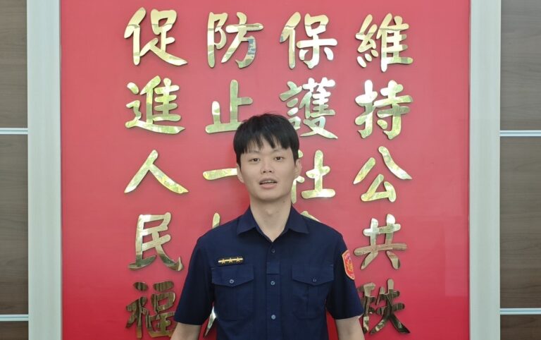 西門所警員葉語辰趕赴現場勸導呂姓女子。（圖/記者 趙靜姸翻攝）
