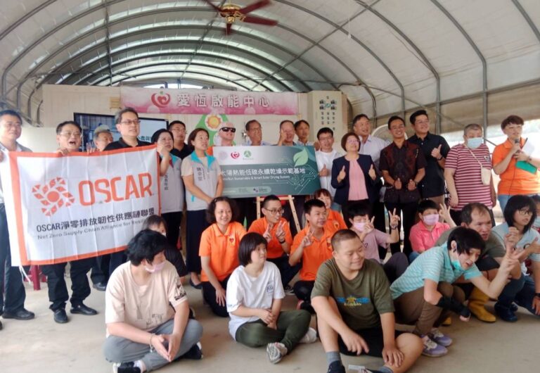 愛恆啟能中心與清大 RENAISUN 團隊偕嘉賓們歡喜大合照（圖/記者黃溎芬攝影）