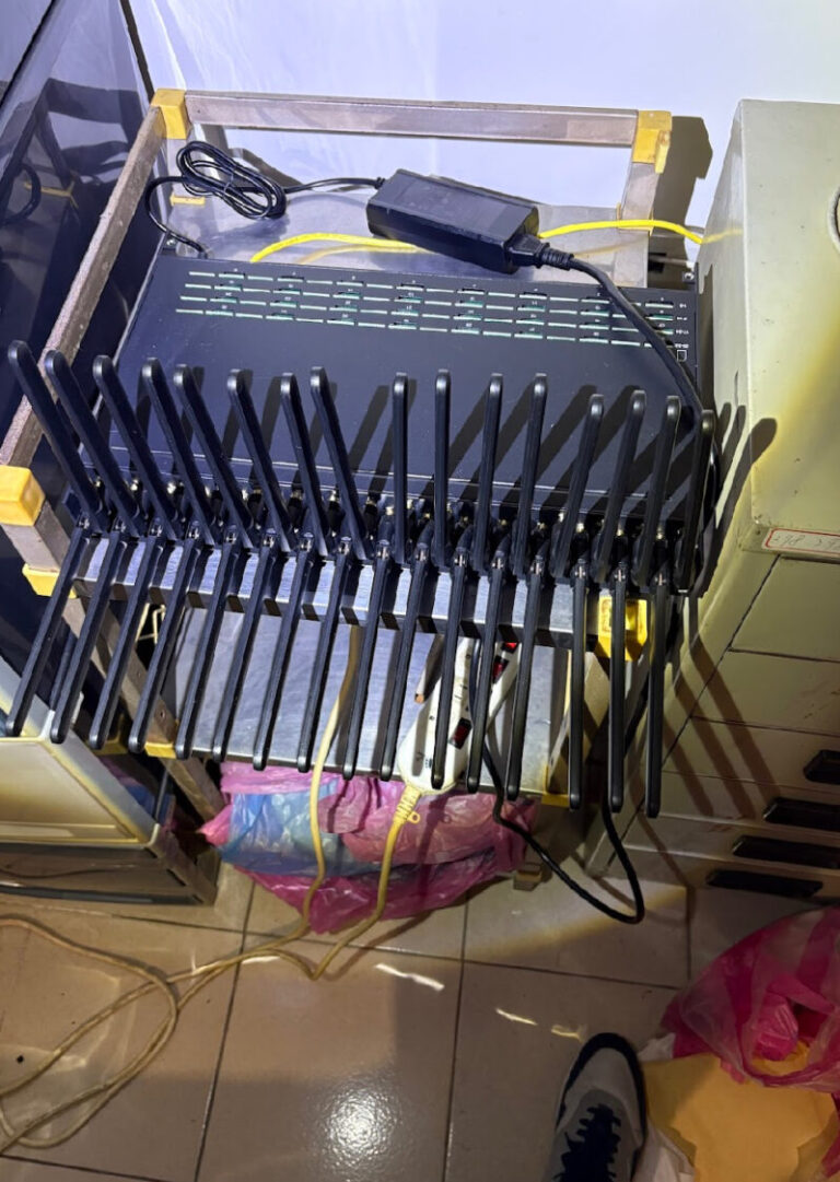 警方現場查扣DMT節費器。(記住徐煜勝翻攝)