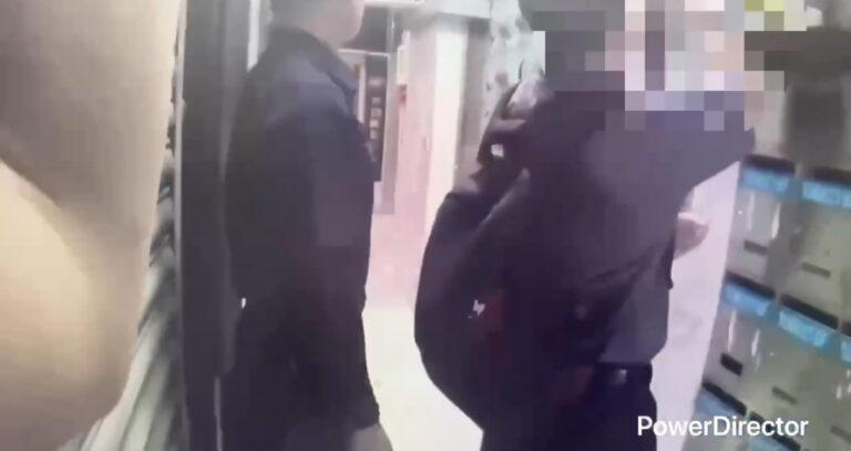 大安分局警方聯合市府公安稽查人員強勢執行斷水電。(記者徐煜勝翻攝)