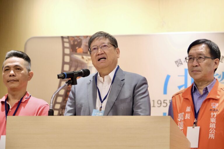 新竹縣長楊文科於臺北榮總新竹分院70週年慶典上致詞，肯定院方長年守護竹縣鄉親健康。（圖／新竹縣政府提供）