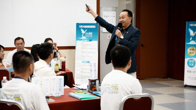 《小天蠶變 領袖行動營》五大組別分組討論。（圖/新創總會提供）