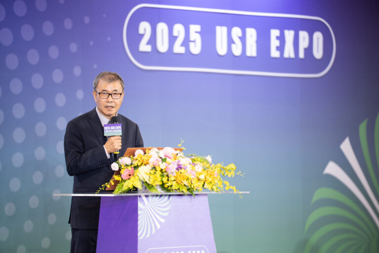 教育部鄭英耀部長於 2025 大學社會責任實踐博覽會（USR EXPO）開幕典禮致詞。(圖/主辦單位提供)