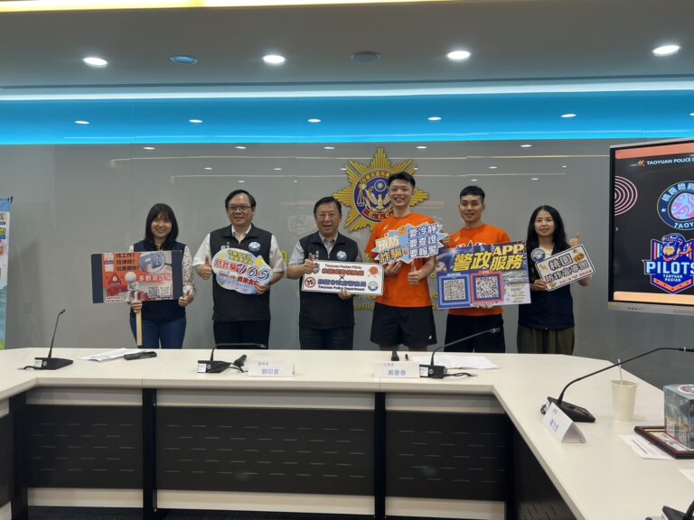 桃園市警局邀請桃園璞園領航猿籃球隊球員陳力生、李家慷到場協助宣導防詐。(記者翻攝)