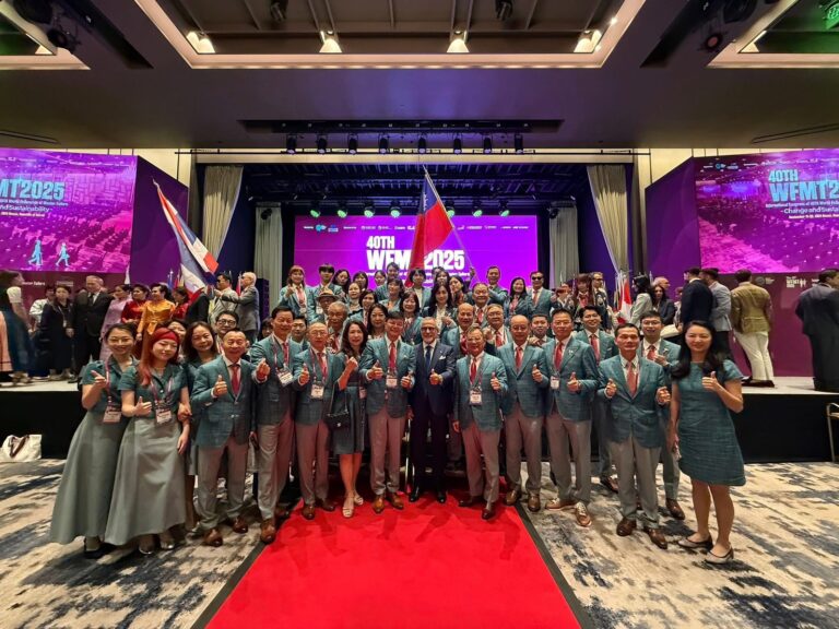 中華民國洋服同業總會於釜山會場合照。(圖/中華民國洋服同業總會提供)