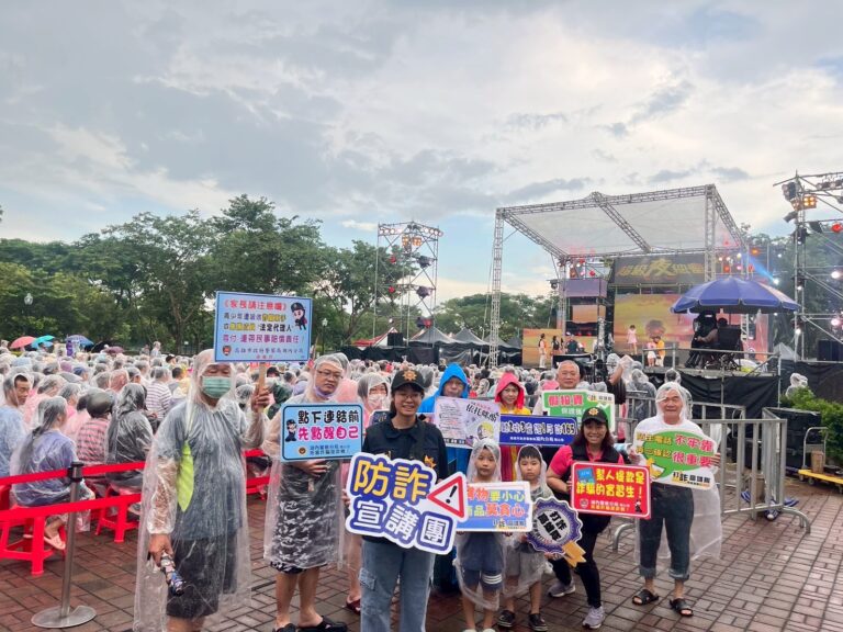 看表演學防詐!湖內分局與市民攜手守護財產安全。〈圖/記者蔡宗武翻攝〉