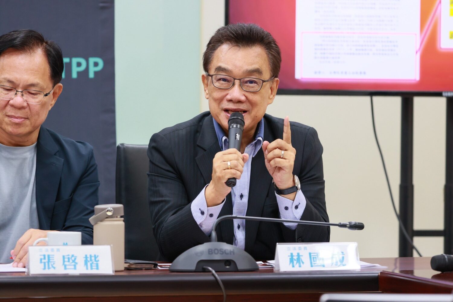 林國成表示，提名NCC委員是行政院長的職責，卻被民進黨變成政治操作。(圖／民眾黨團)