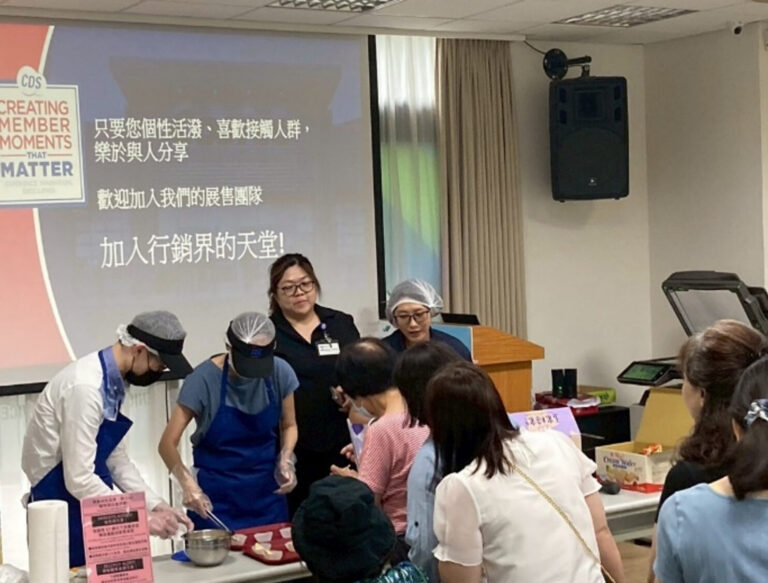 情境互動式產品推廣職務說明。(圖/南港銀髮人才服務據點 提供)