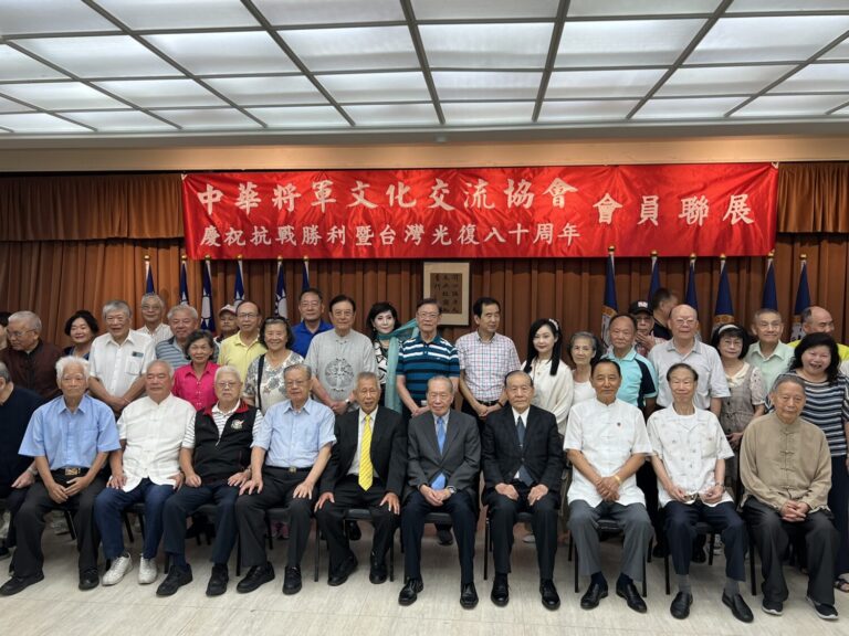 百位退將齊聚慶祝抗戰勝利暨台灣光復80周年書畫特展。(記者/司徒 攝）