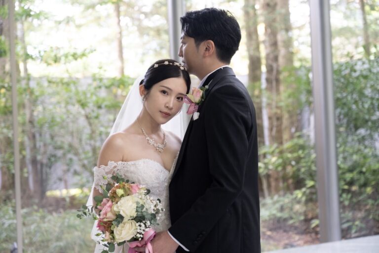 鄭家純結婚近三年後，正式在日本輕井澤-森之美教堂舉行婚禮。(圖/千巡影世康姐 提供)