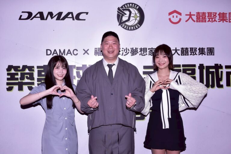 (由左至右)網路名人瑀熙 、TED、愛莉莎莎大方分享理財心得。(圖/大囍聚 提供)