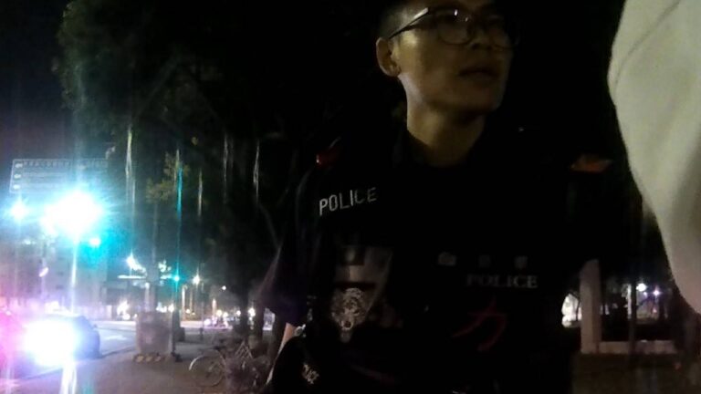 陳姓失聯移工酒駕遭盤查,竟心虛逃跑至青溪公園,仍遭警方攔截圍捕。(記者翻攝)