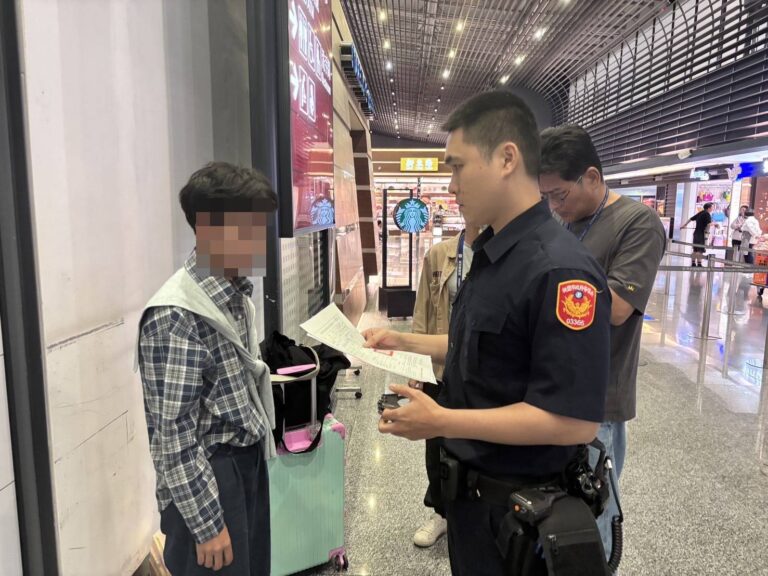 桃園警察分局景福派出所發現33歲泰籍女子孔雅(化名)在台擔任詐騙車手,並於昨(26)日主動出擊,在機場將嫌犯緝捕到案,目前已移送法辦。(記者翻攝)