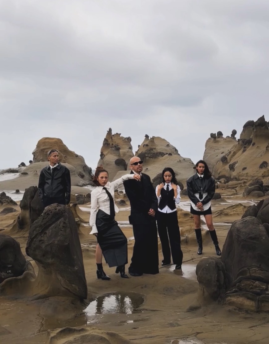 近日阿卡莎納來台,不忘在台灣加開課程,緊接著錄製新單曲及帶領各團員一起拍攝形象照跟拍MV。(圖/阿卡莎納官方團隊 提供)