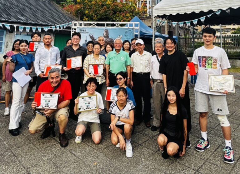 國際住棚節AI音樂創作大賽主辦單位與所有得獎作品創作者大合照。(圖/大衛異象電影工作者協會 提供)