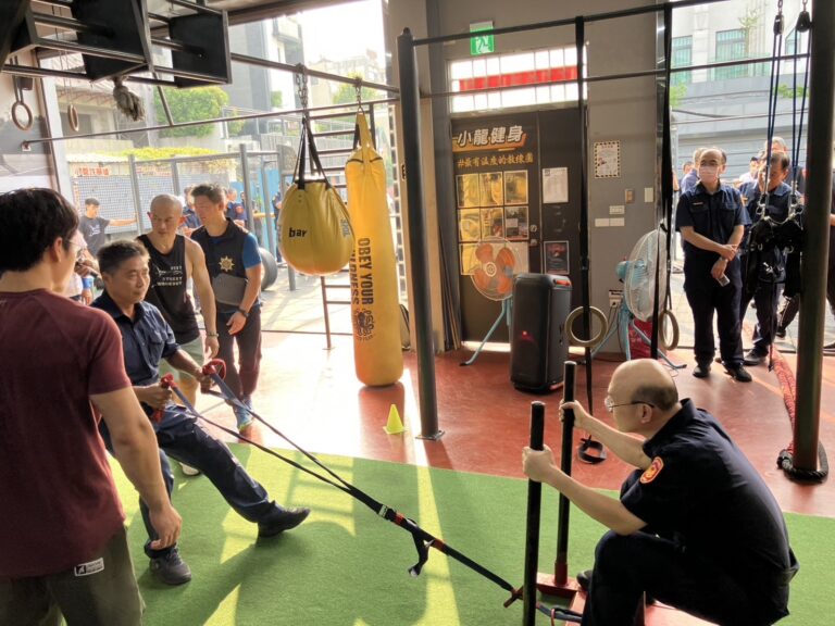 警五分局推戰術體能訓練！強化員警執勤安全並深化反毒反詐觀念。（圖/記者蔡尚芸翻攝）