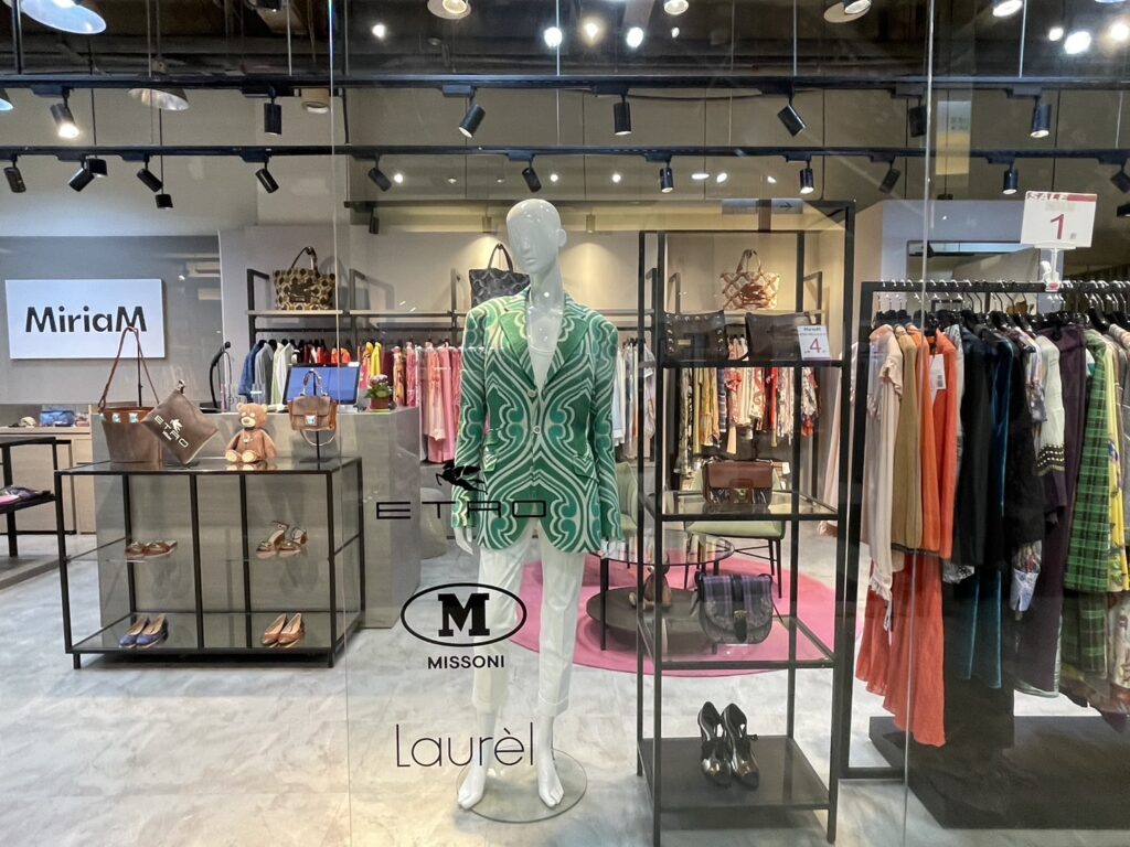 禮客內湖店引進德際精品旗下「MiriaM名品」複合概念店全新進駐，精選義大利 ETRO男女裝、M MISSONI、德國 LAUREL女裝週年慶期間推出全面1折起優惠。（圖/業者提供）