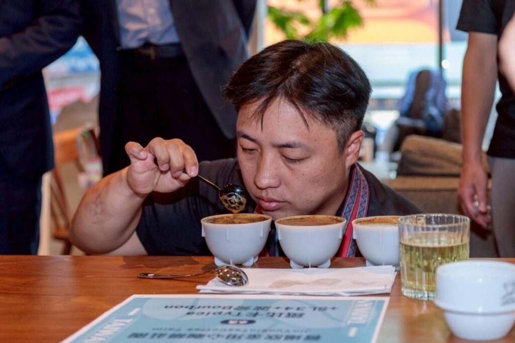 專業杯測。（圖/主辦單位提供）