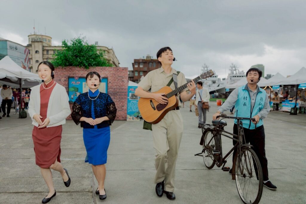 現場四大NPC角色不定時現身，帶領大家體驗活動感受最真實的眷村生活。（圖/主辦單位提供）