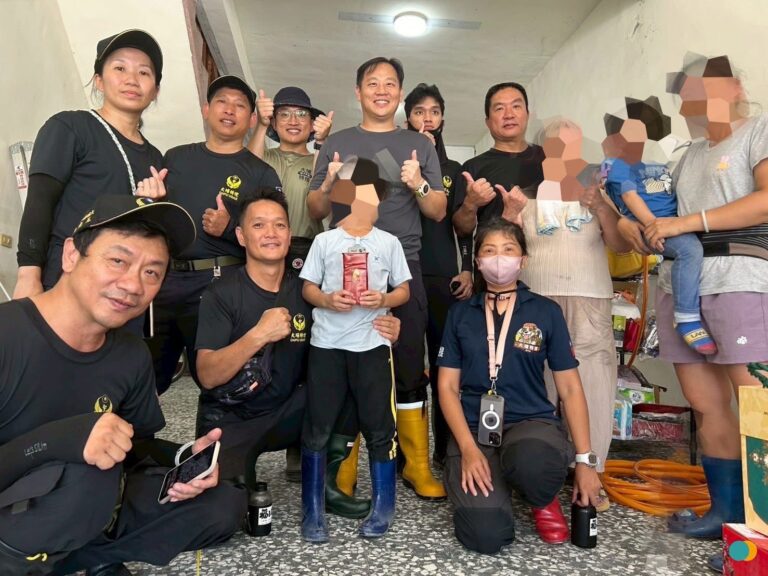 光復阿嬤堅強撐家,新北特搜隊跨縣送暖(圖/記者戴昱弘)