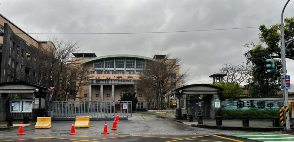 三峽安溪國中日前驚爆疑似校園霸凌事件,該班班導遭家長怒控消極處理。(記者徐煜勝攝)