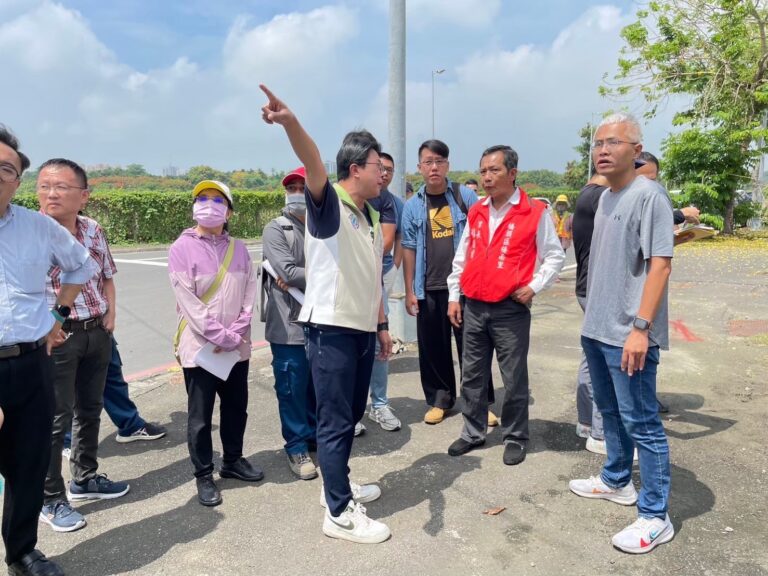 橋頭新市鎮交通邁進!橋新一路與成功南路安全島開設即將通車了。〈圖/記者蔡宗武翻攝〉