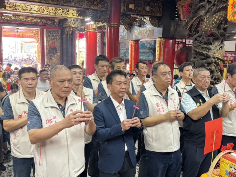 粉紅超跑提早報到!白沙屯媽祖確定將提前一日「贊境」高雄前鎮漁港。〈圖/記者蔡宗武翻攝〉