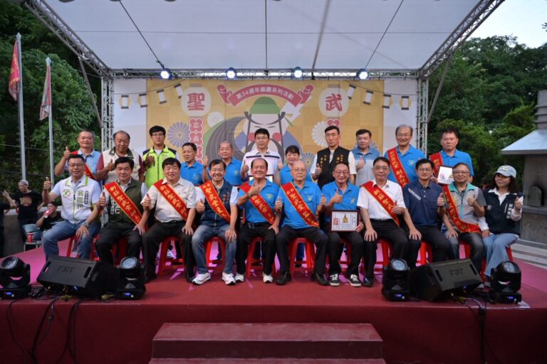 新莊聖武堂創建34週年，廟慶更以「聖武好神祭」盛大舉辦，來賓大合影。(圖/新莊聖武堂提供)