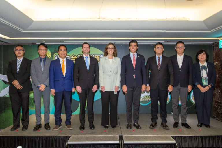 美國在台協會與美國穀物暨生質產品協會共同主辦「邁向台灣能源韌性－生質酒精新契機」論壇。